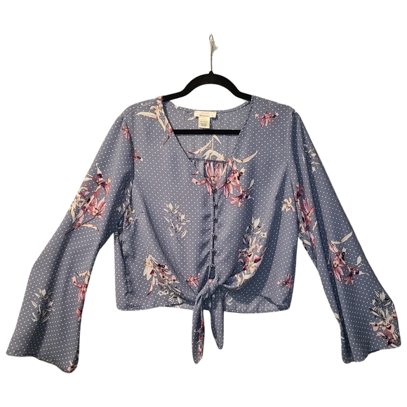 LIKE NEW! BUY 2,GET 1 FREE TOPS! Light Blue Floral Lightweight Button Up✨️Size L - Picture 1 of 5